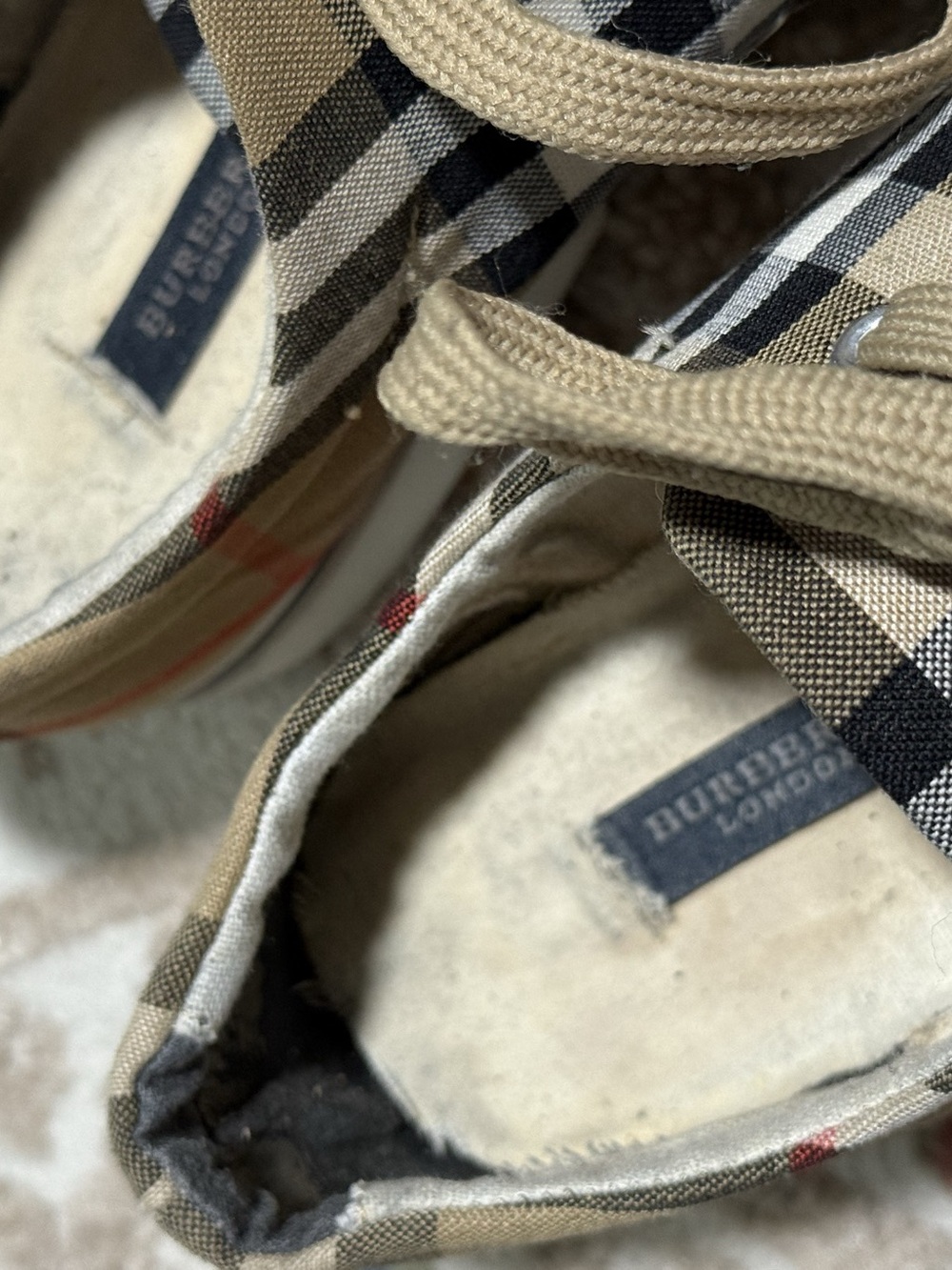 Burberry Vintage Check Plaid Low Top Sneakers Size 6 (fits like a woman’s 7.5) - Picture 15 of 15